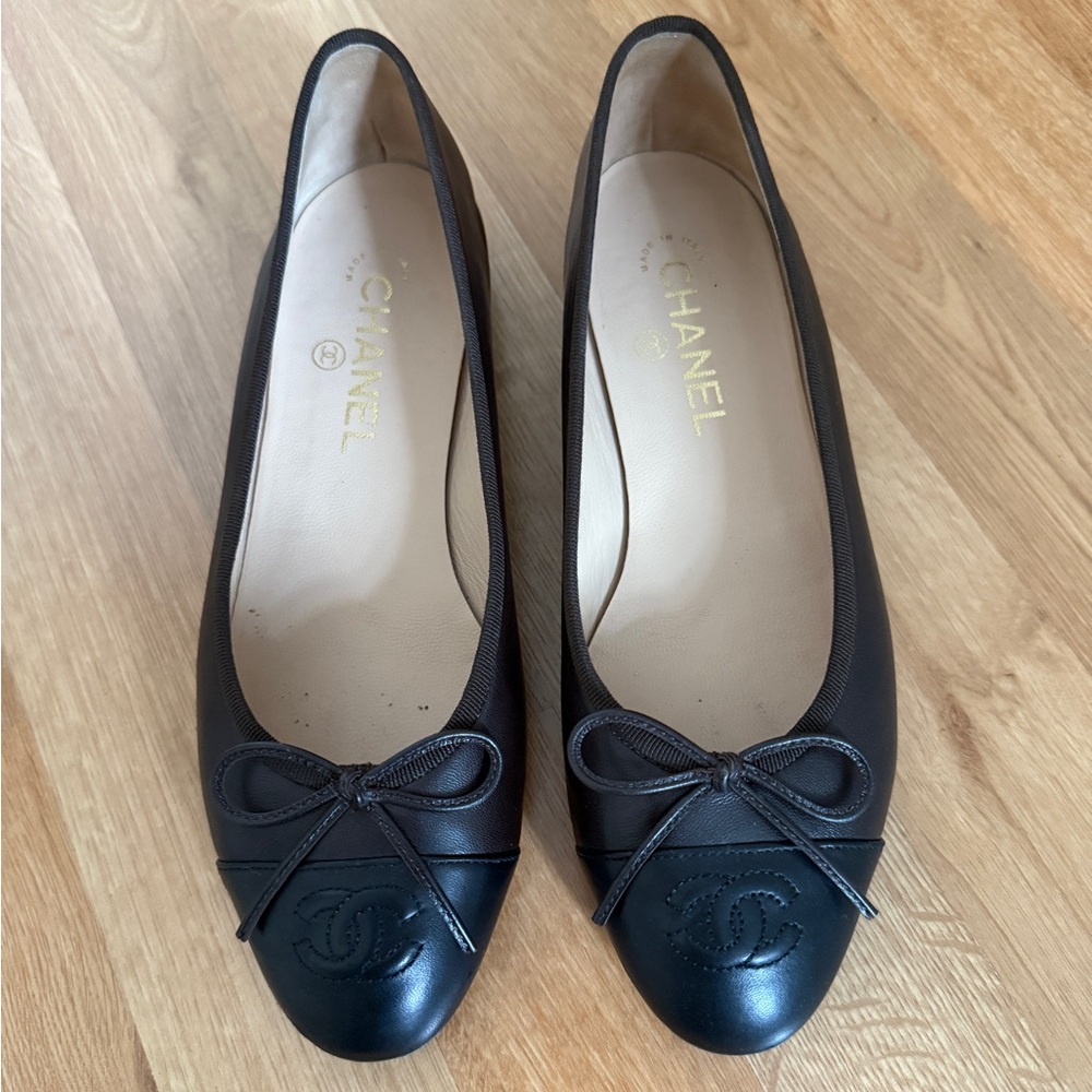 Chanel Black and Brown Leather Ballet Flats